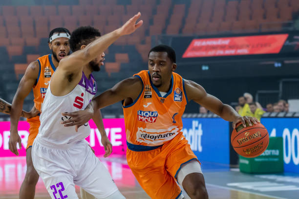 队拿下关键 队拿下关键